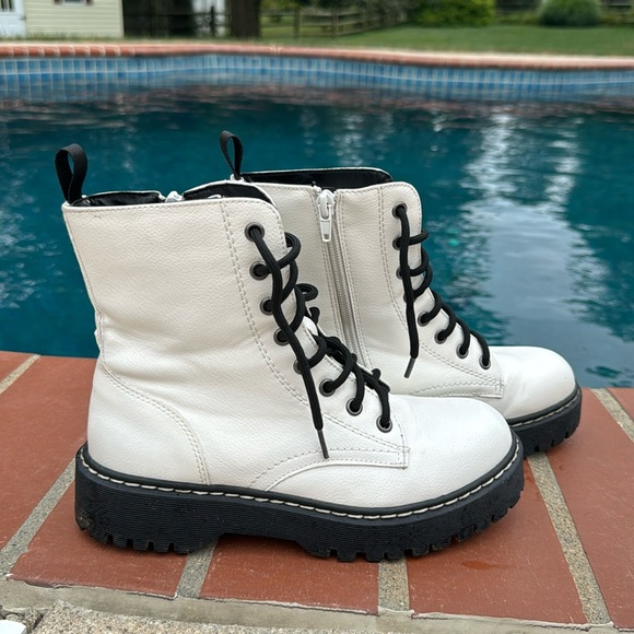 🤍 White Combat Boots - Picture 3 of 10